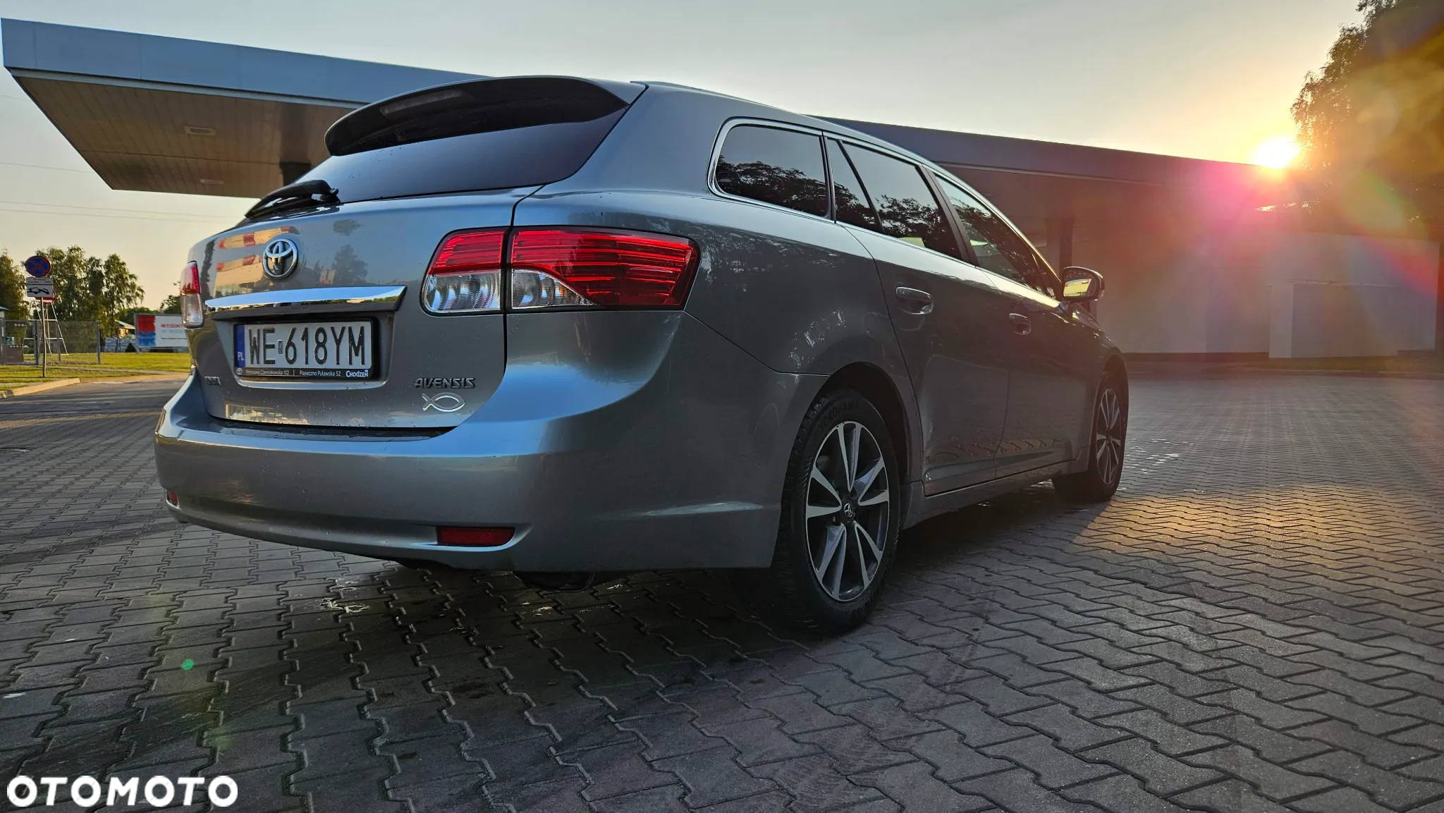 Toyota Avensis 2.0 Premium - 6