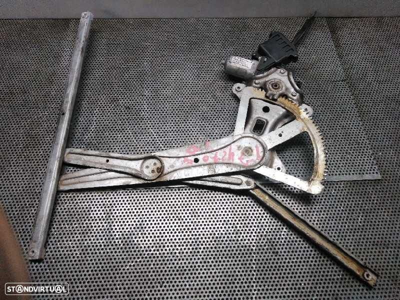 ELEVADOR TRASEIRO DIREITO TOYOTA COROLLA VERSO R1 - 1