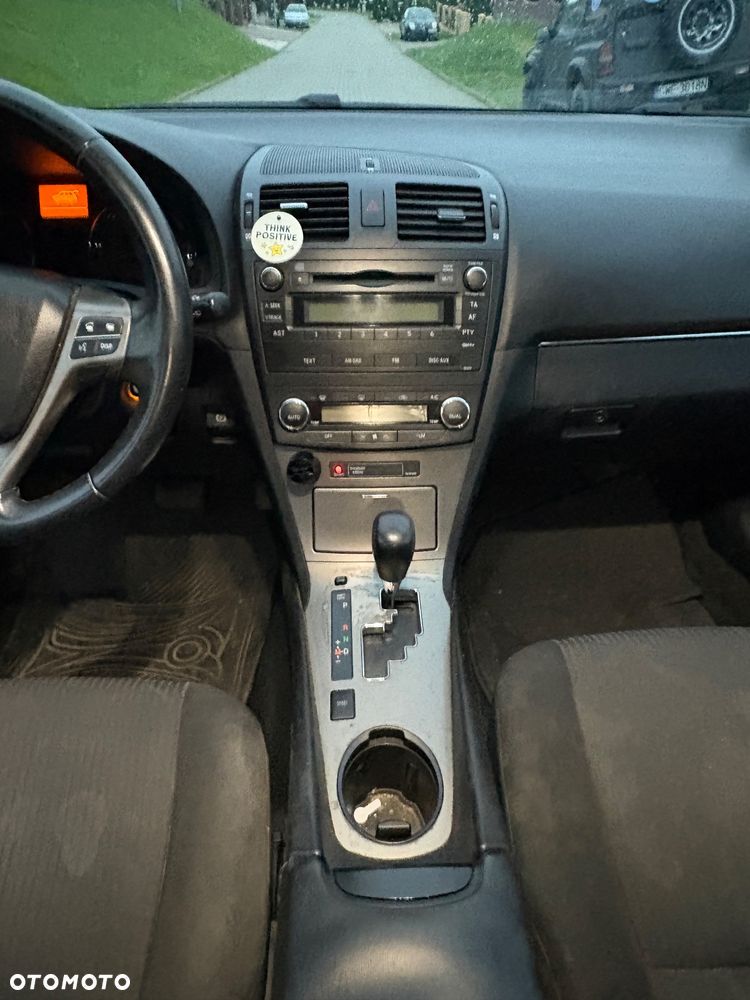 Toyota Avensis - 17