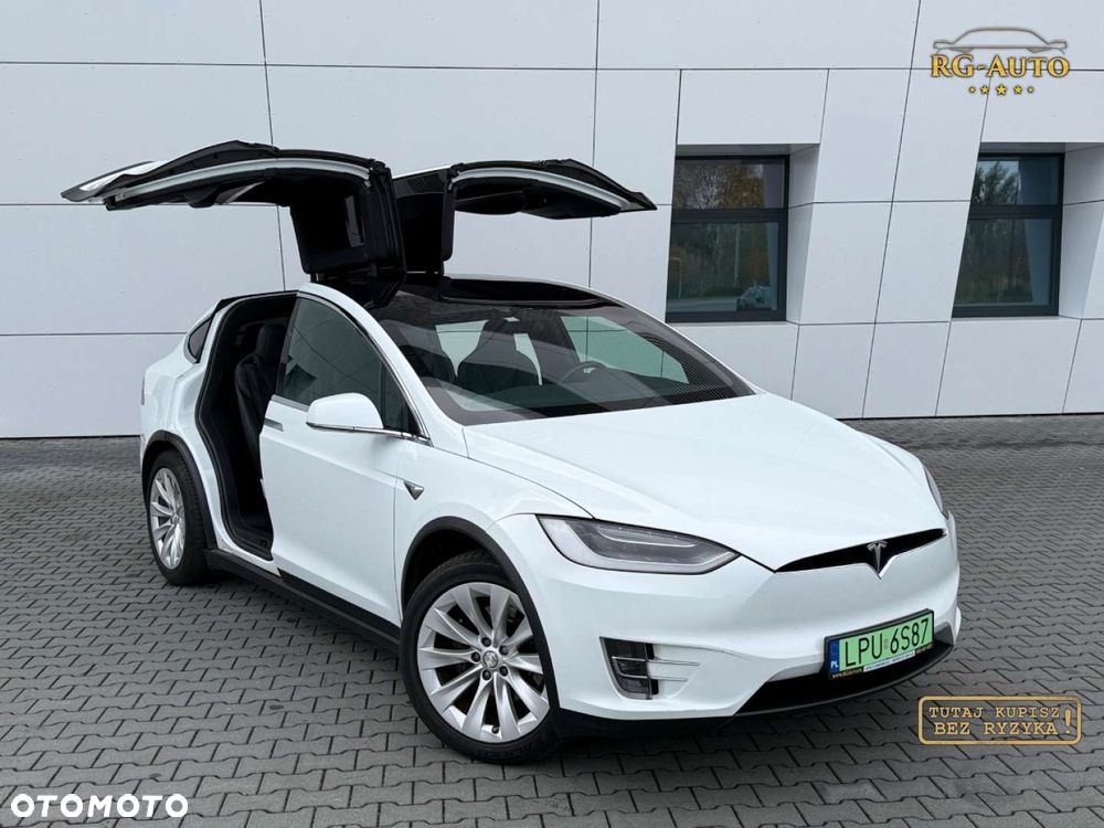 Tesla Model X - 1