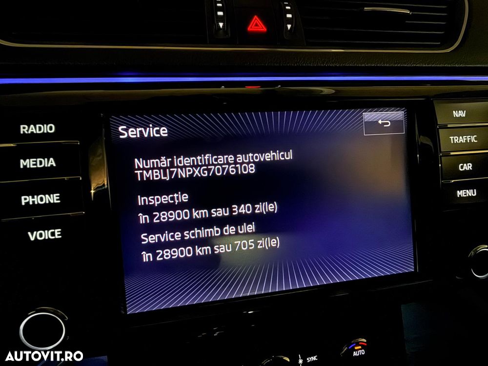 Skoda Superb Combi 2.0 TDI DSG 4X4 Laurin & Klement - 18