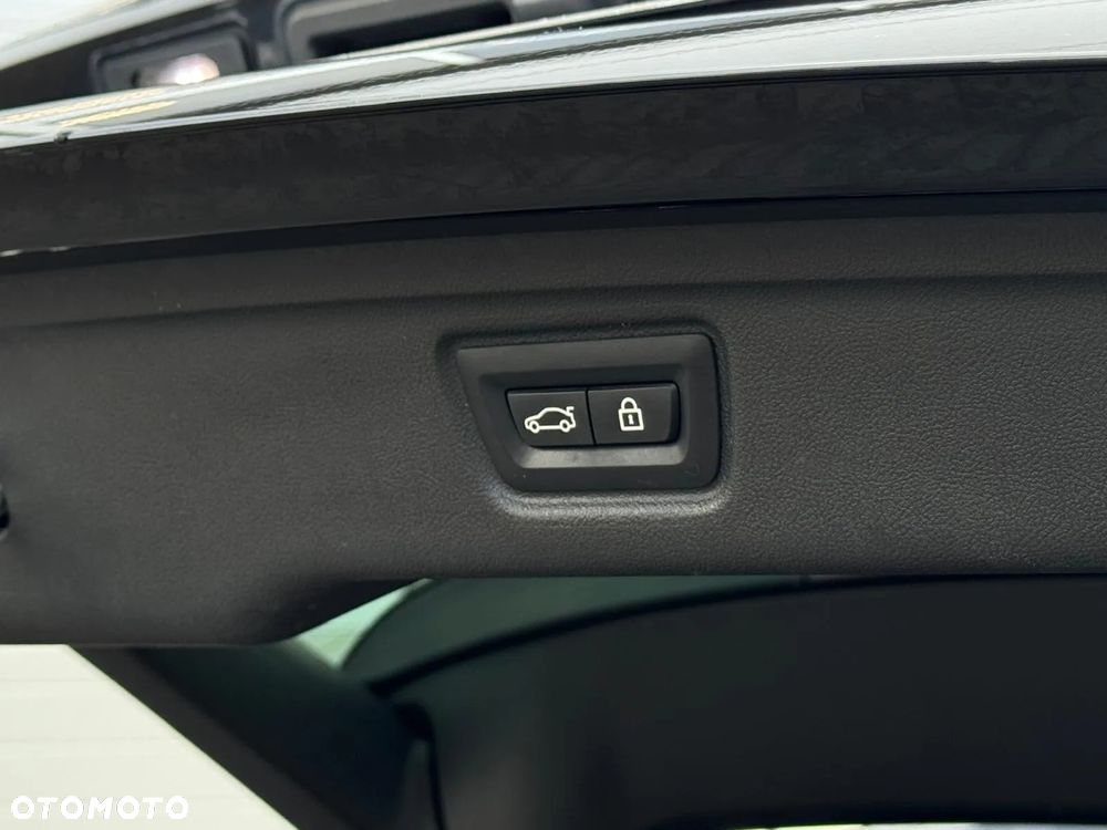 BMW Seria 3 330i xDrive Sport Line - 26