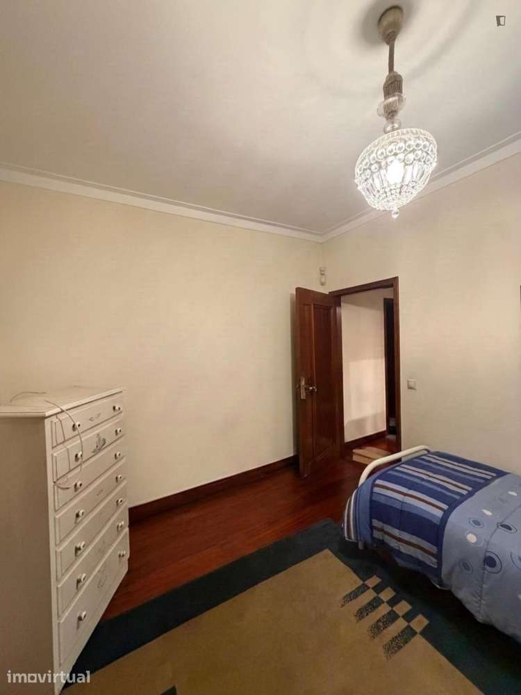 Quarto - localizado em Oliveira do Douro Porto - Grande imagem: 2/13