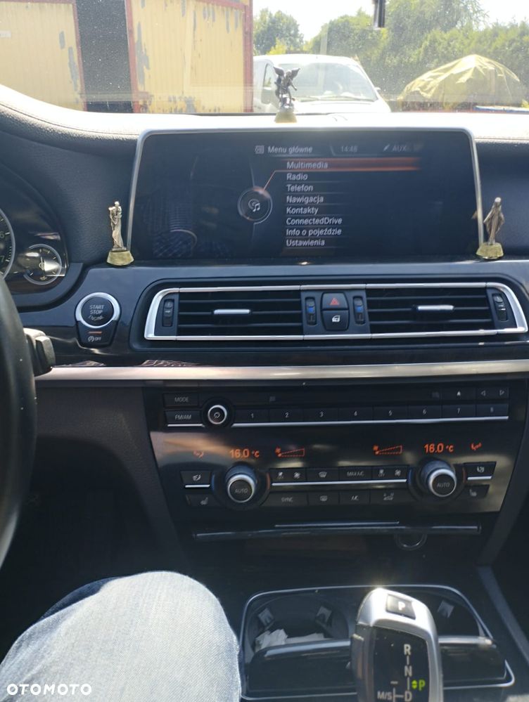 BMW Seria 7 740i - 5