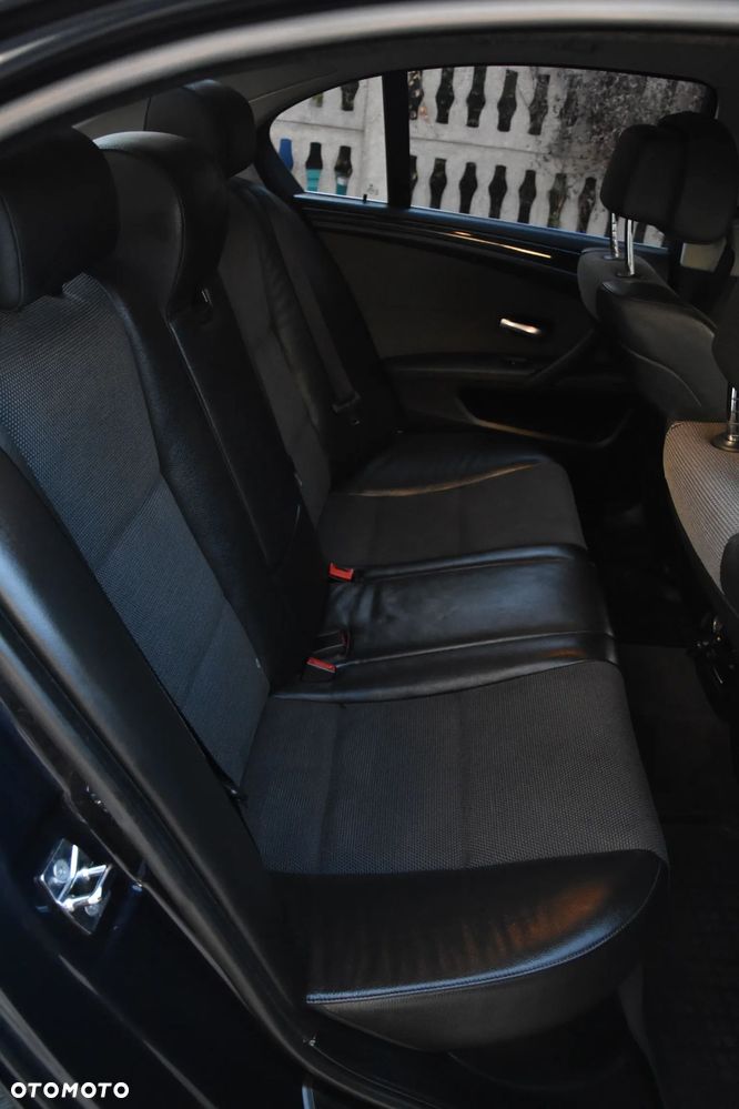 BMW Seria 5 525d Edition Sport - 12