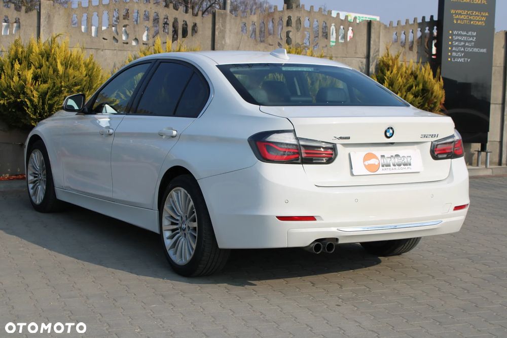 BMW Seria 3 328i xDrive Sport Line - 6