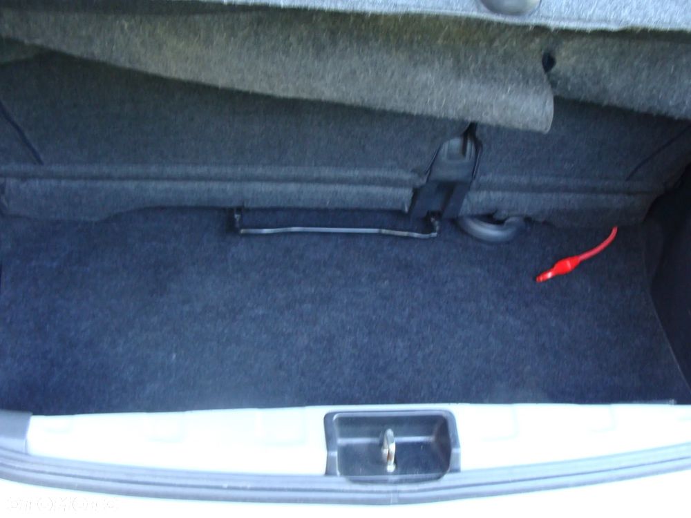 Toyota Yaris 1.0 Sol - 11