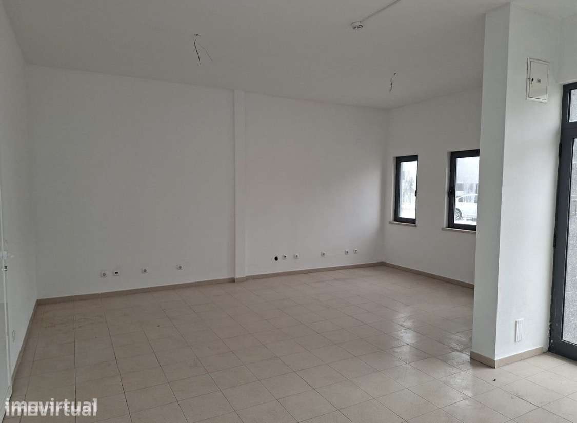 Arrenda-se Armazém /Pavilhão - Grande imagem: 4/4