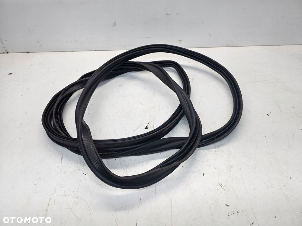 USZCZELKA KLAPY BAGAŻNIKA AUDI Q3 8U 8U0827705A - 1