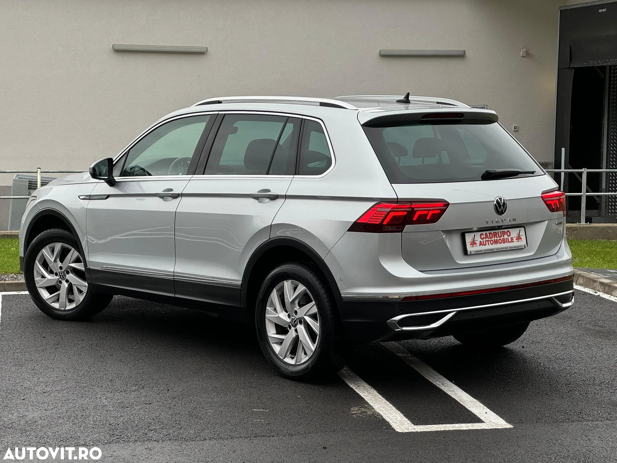 Volkswagen Tiguan 2.0 TDI SCR 4MOTION DSG Elegance - 4