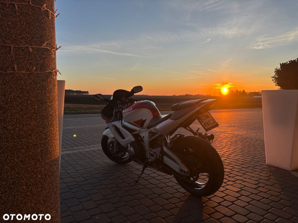 Yamaha R6 - 6