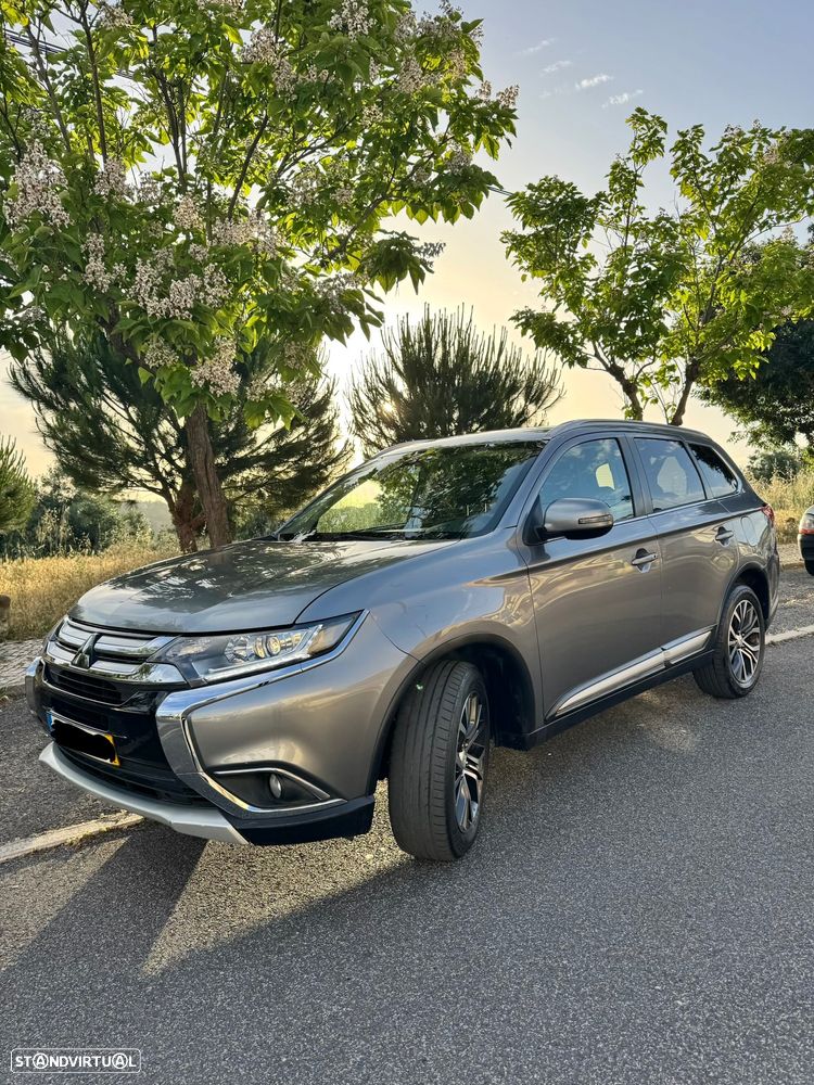 Mitsubishi Outlander 2.2 DI-D Instyle Navi Black Edition - 1