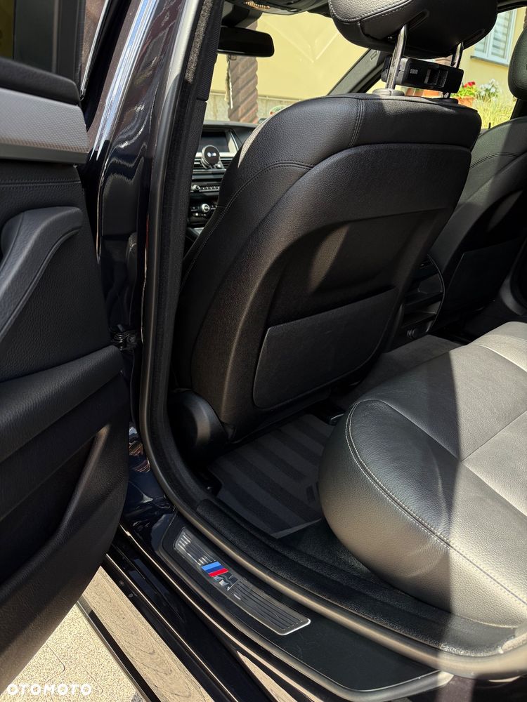 BMW Seria 5 525d xDrive - 24