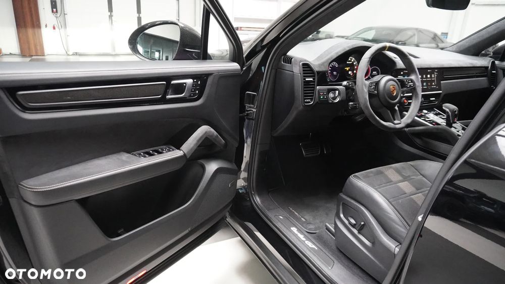 Porsche Cayenne Turbo GT - 5