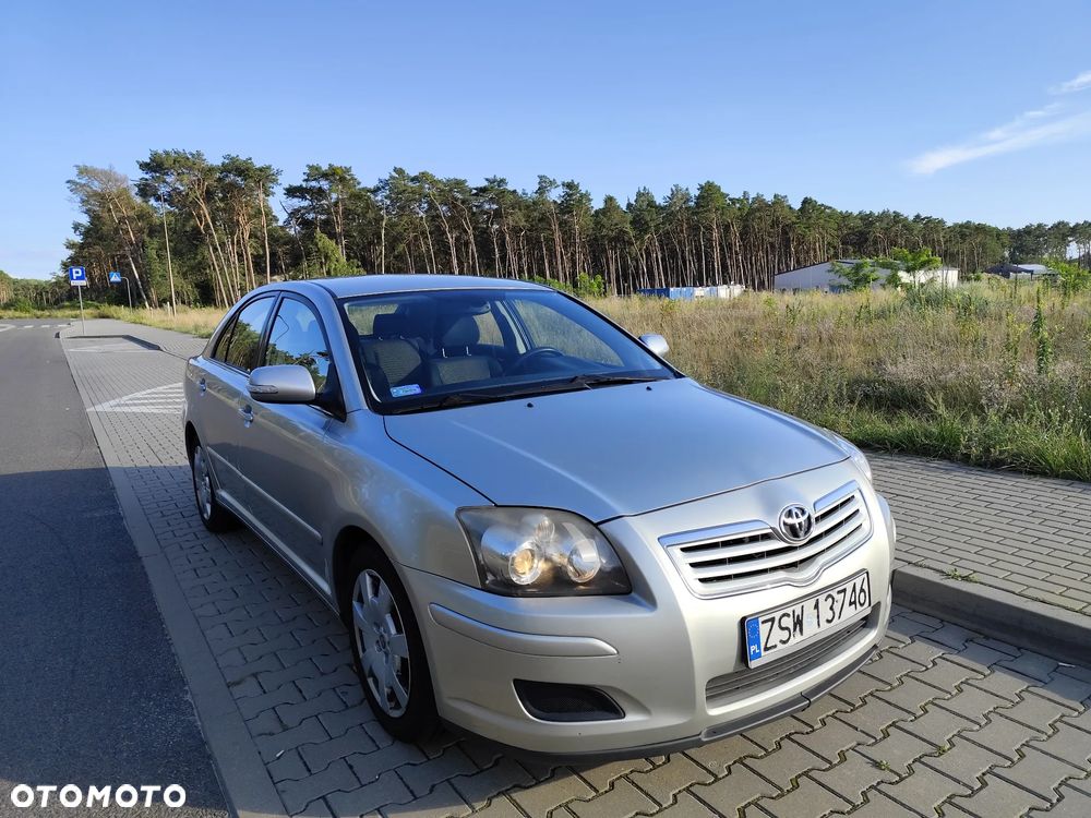 Toyota Avensis 1.8 VVT-i Sol - 1