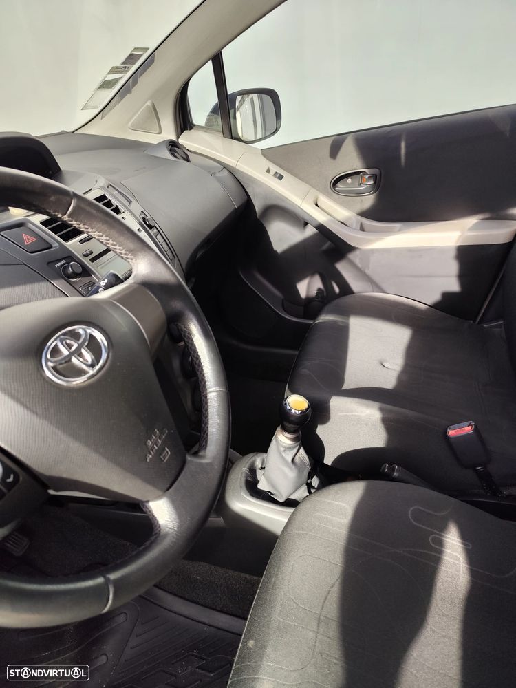 Toyota Yaris 1.0 VVT-i AC - 4