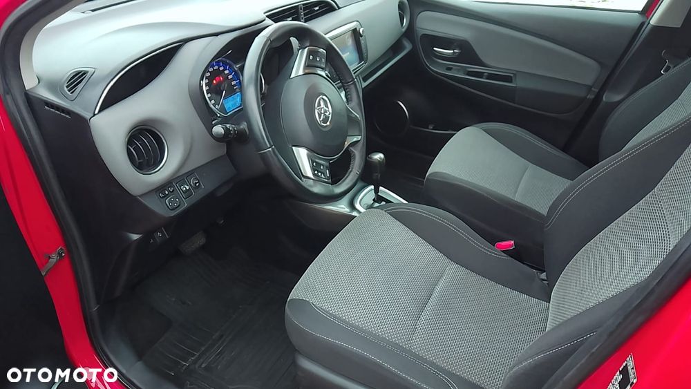 Toyota Yaris Hybrid 100 Premium - 9