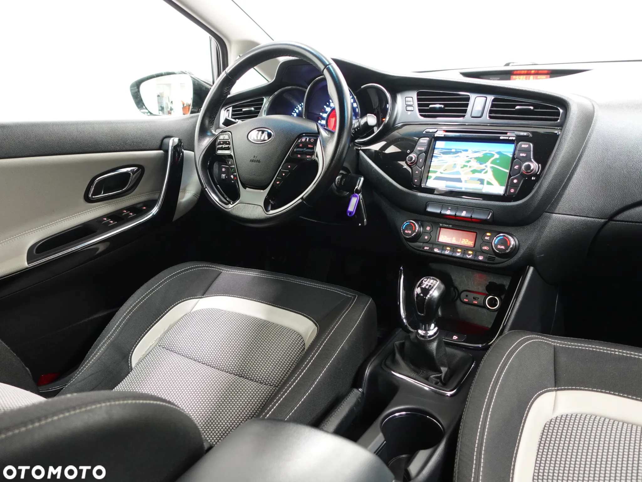 Kia Ceed 1.6 GDI ISG SW Spirit - 33