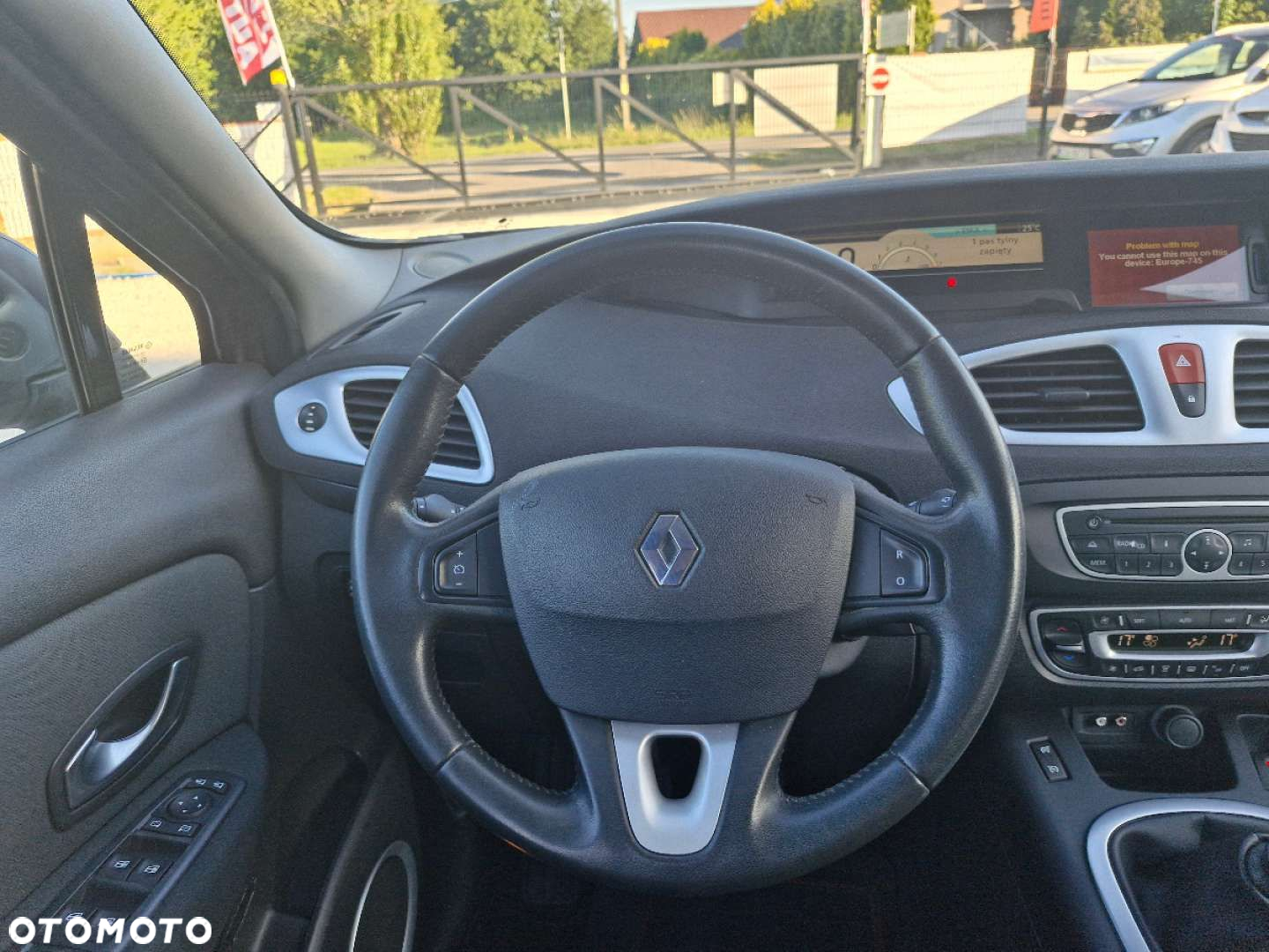 Renault Grand Scenic - 26
