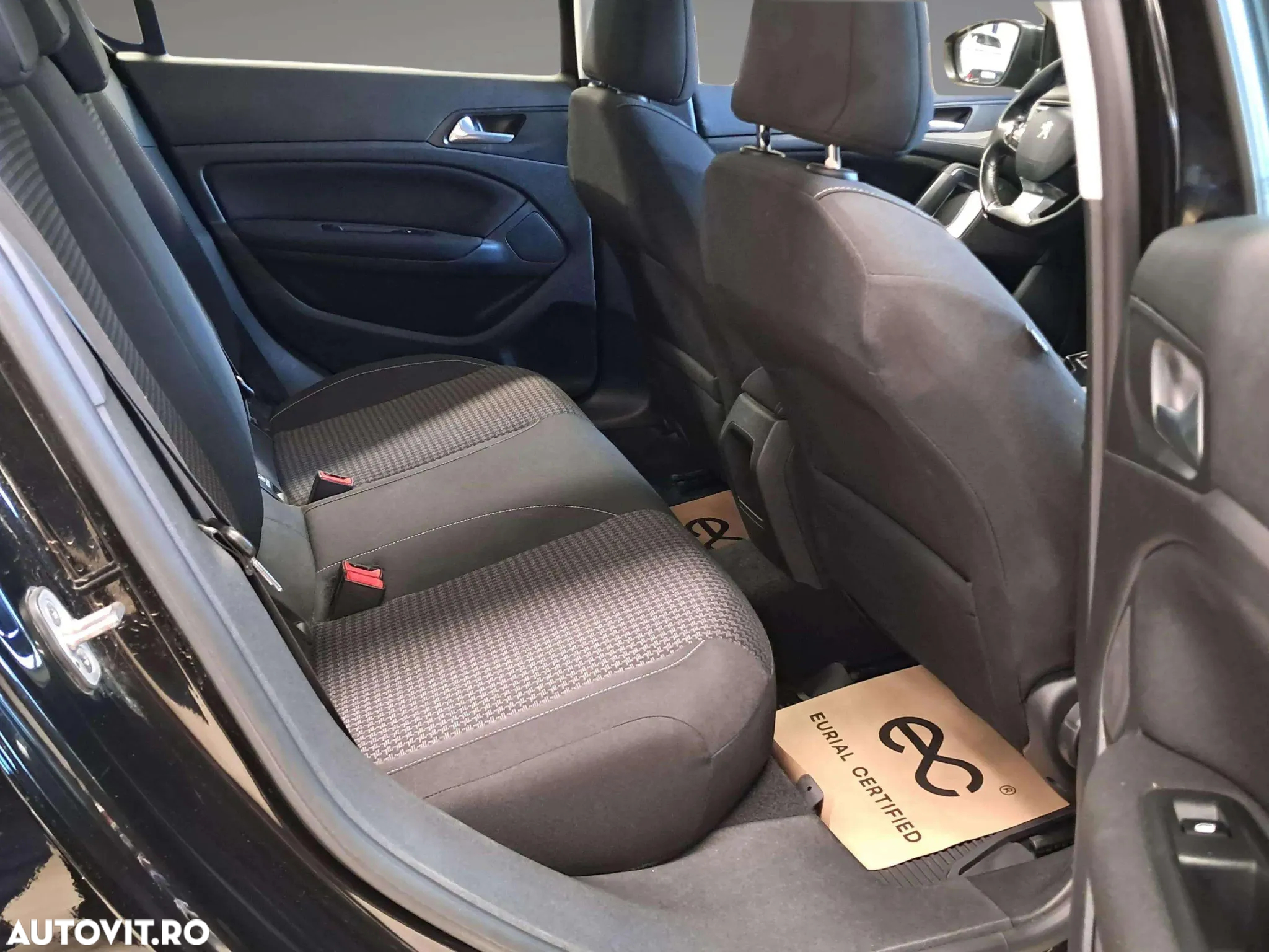 Peugeot 308 1.2 L PureTech Turbo Active - 8