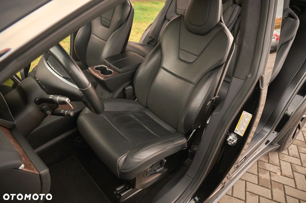 Tesla Model X 90 D - 18