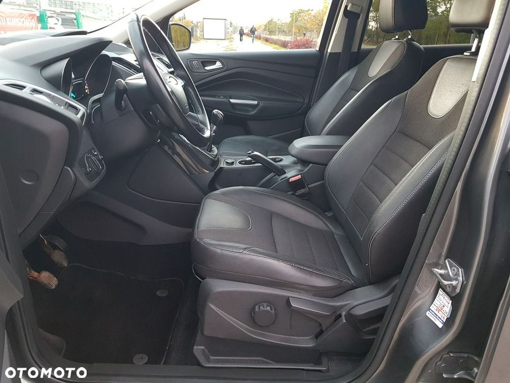 Ford Kuga 1.6 EcoBoost 2x4 Titanium - 9