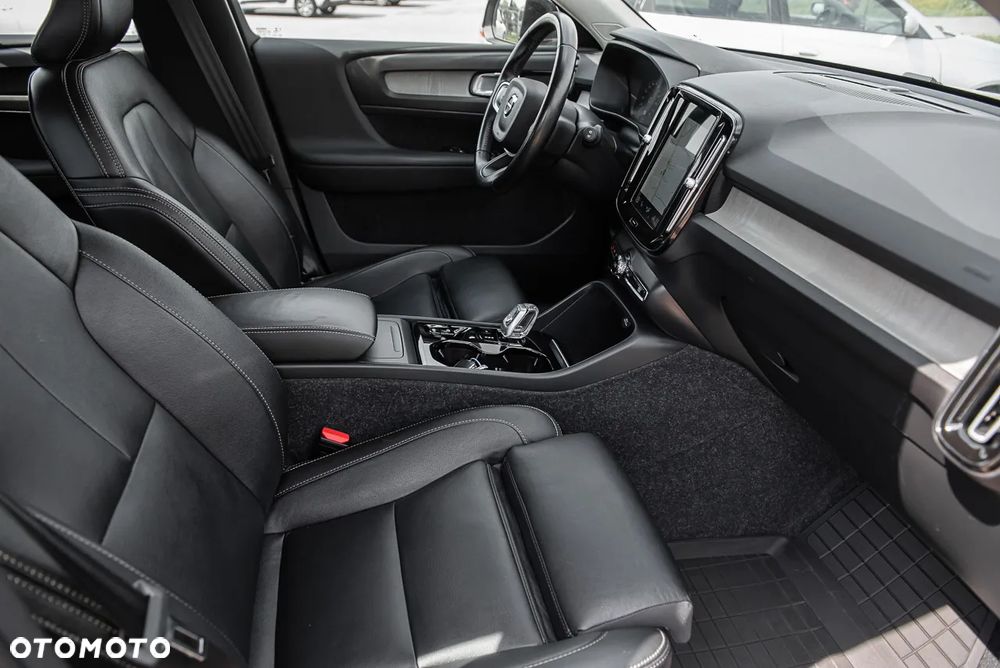 Volvo XC 40 B4 B AWD R-Design - 33