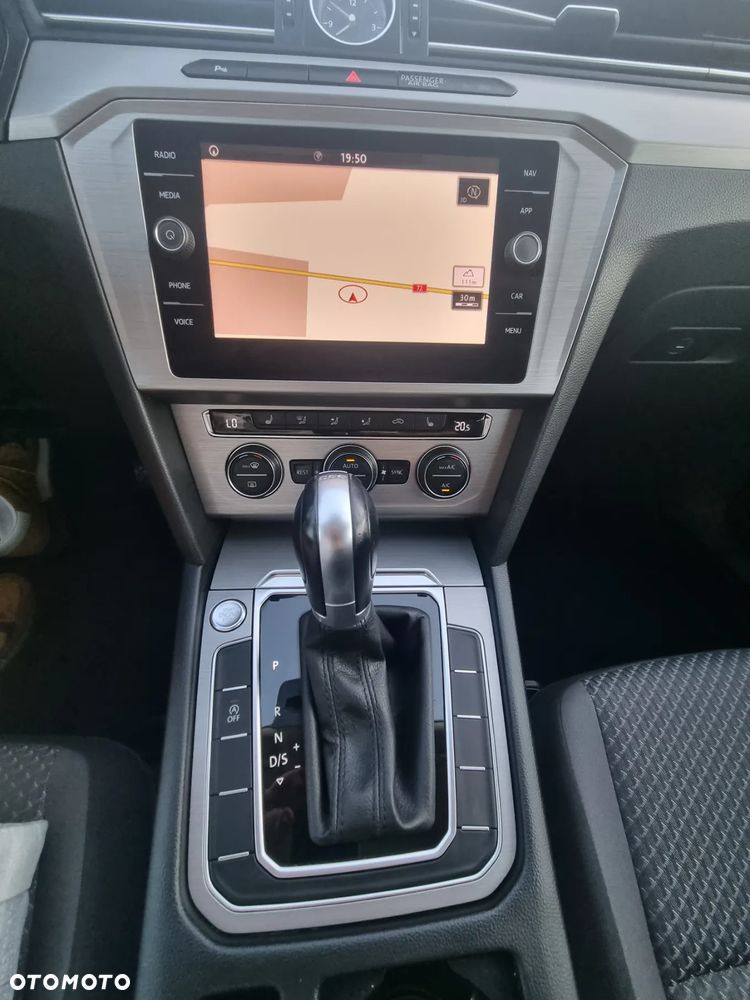 Volkswagen Passat Variant 2.0 TDI SCR DSG - 13