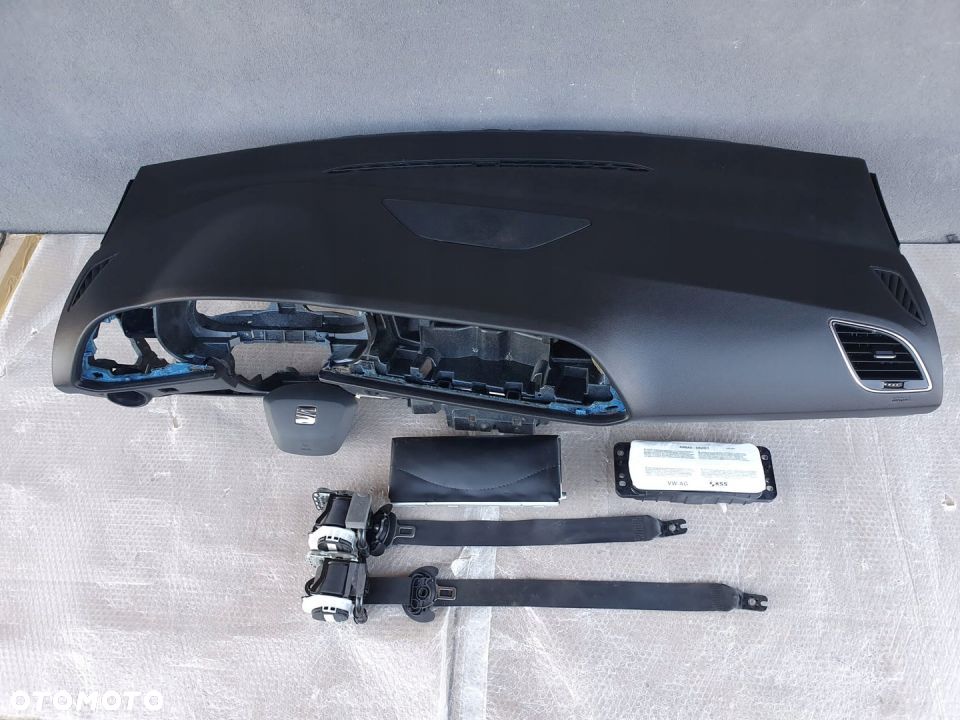 Seat Leon 3 deska konsola airbag pasy - 1