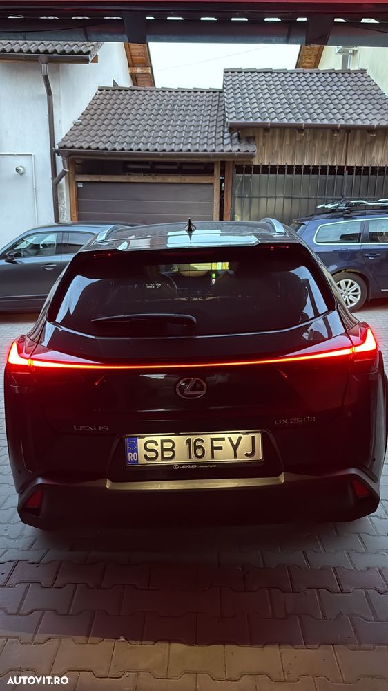 Lexus UX - 12