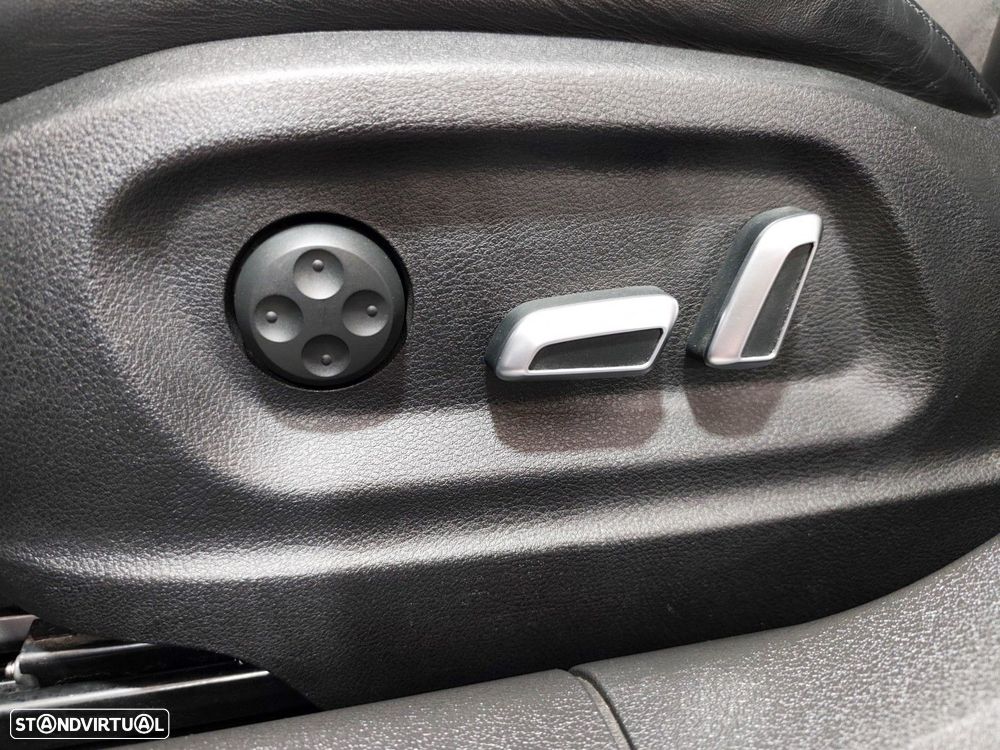 Audi Q3 2.0 TDI quattro Design S tronic — fotografia 33