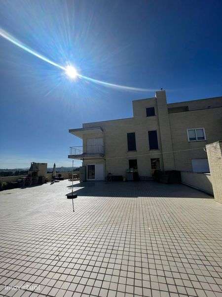 Apartamento T3+1 c/ lugar de garagem e terraço - Grande imagem: 3/12