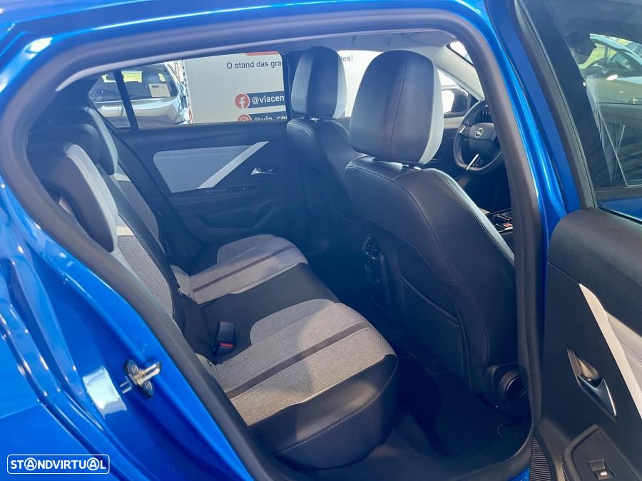 Opel Astra 1.2 T Elegance - 28