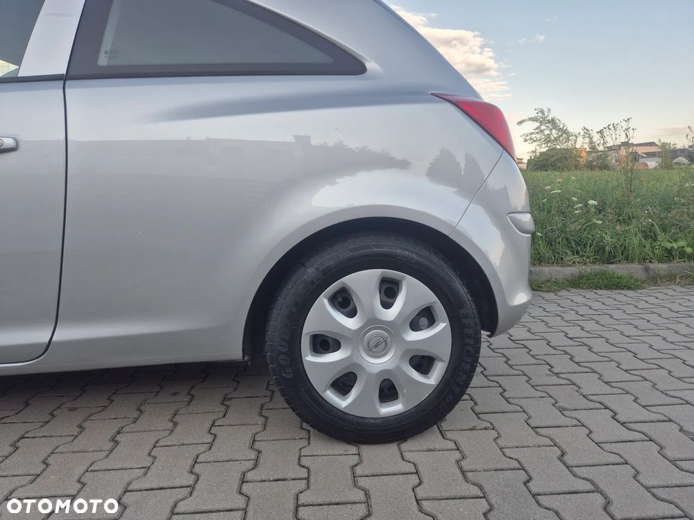 Opel Corsa 1.2 16V Enjoy - 12