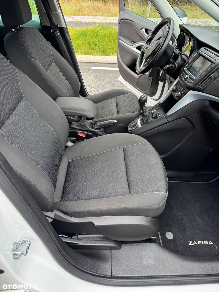 Opel Zafira - 27