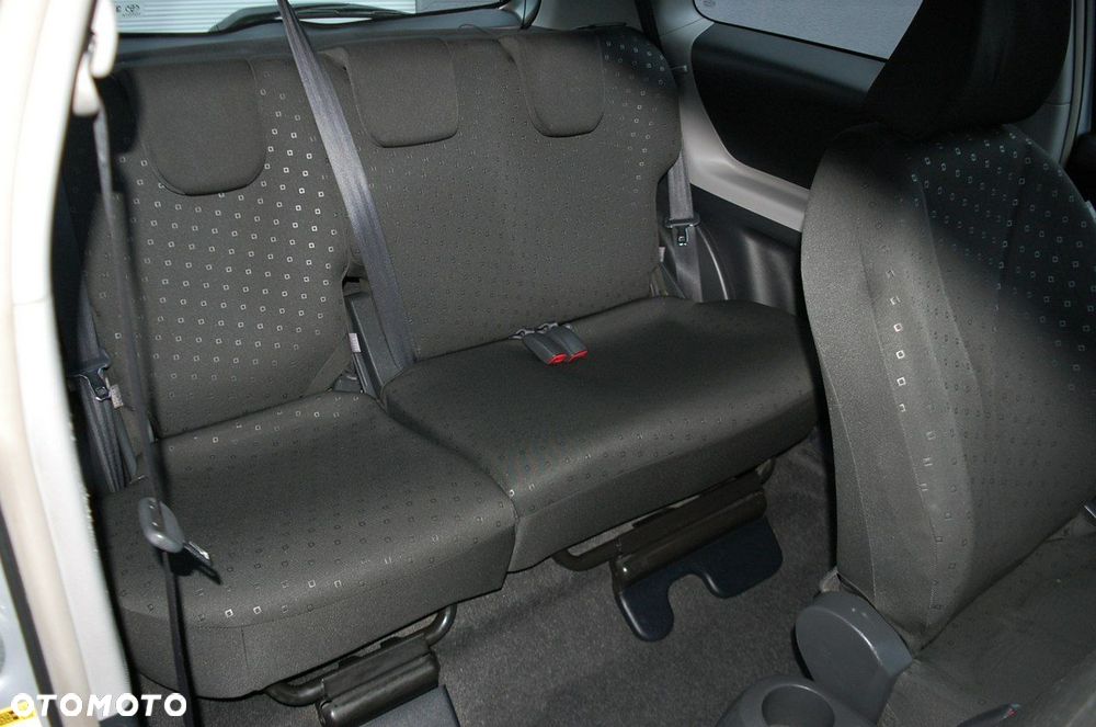 Toyota Yaris - 24