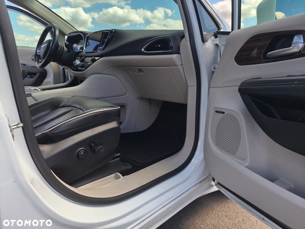 Chrysler Pacifica - 13