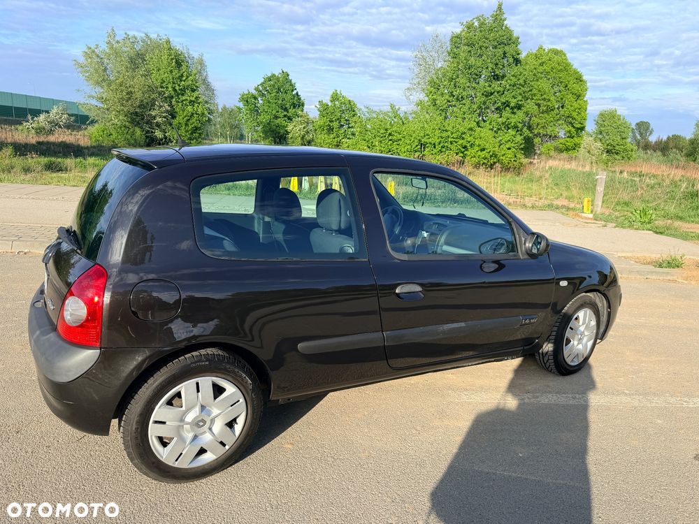 Renault Clio 1.4i RT 16V - 28