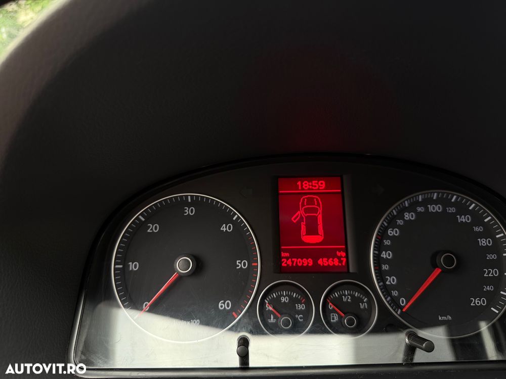 Volkswagen Touran 2.0 TDI Highline - 11