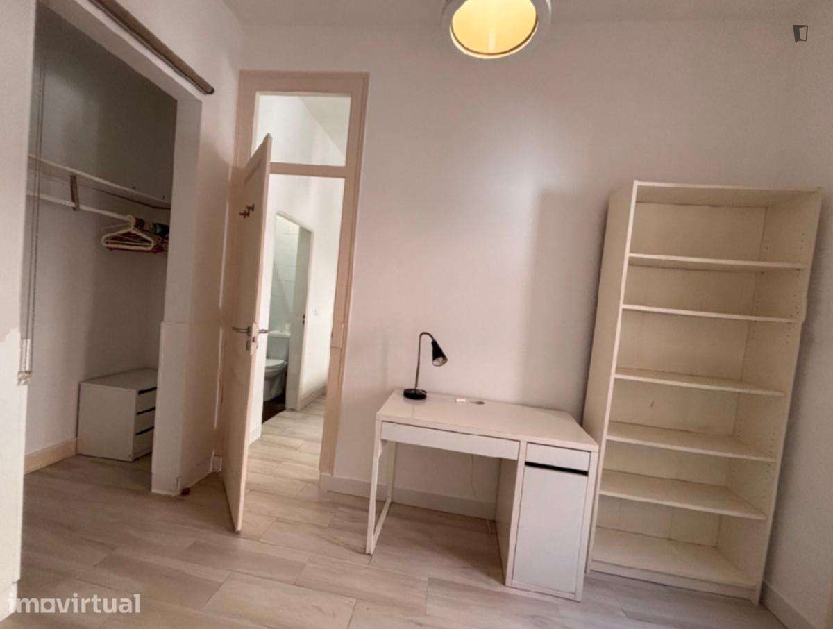 Quarto - localizado em Entrecampos Lisbon - Grande imagem: 2/9