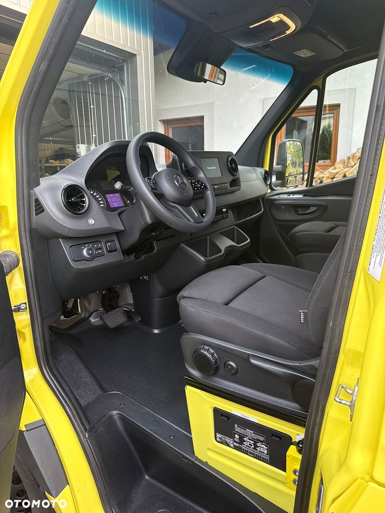 Mercedes-Benz Sprinter - 25