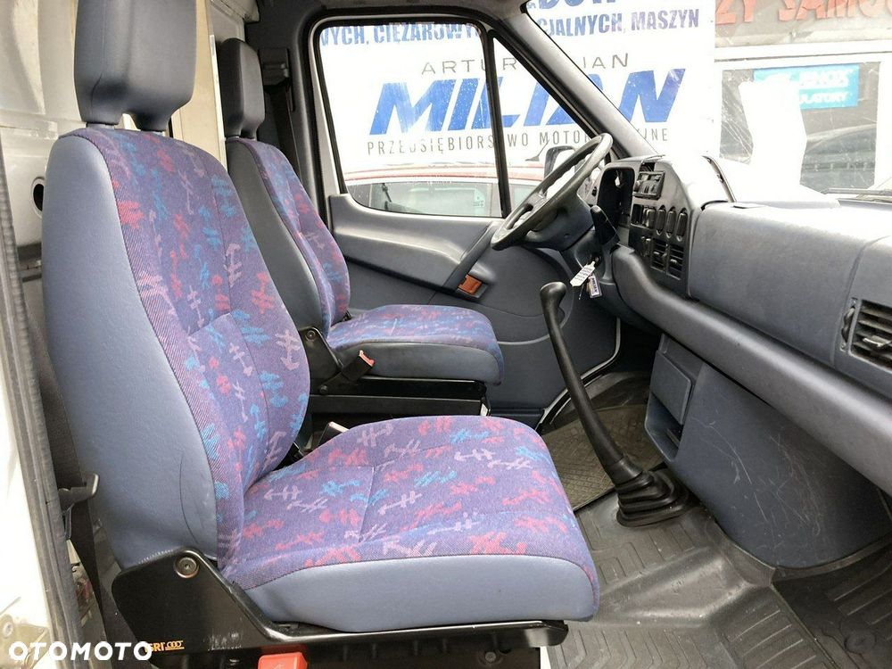 Mercedes-Benz Sprinter - 28