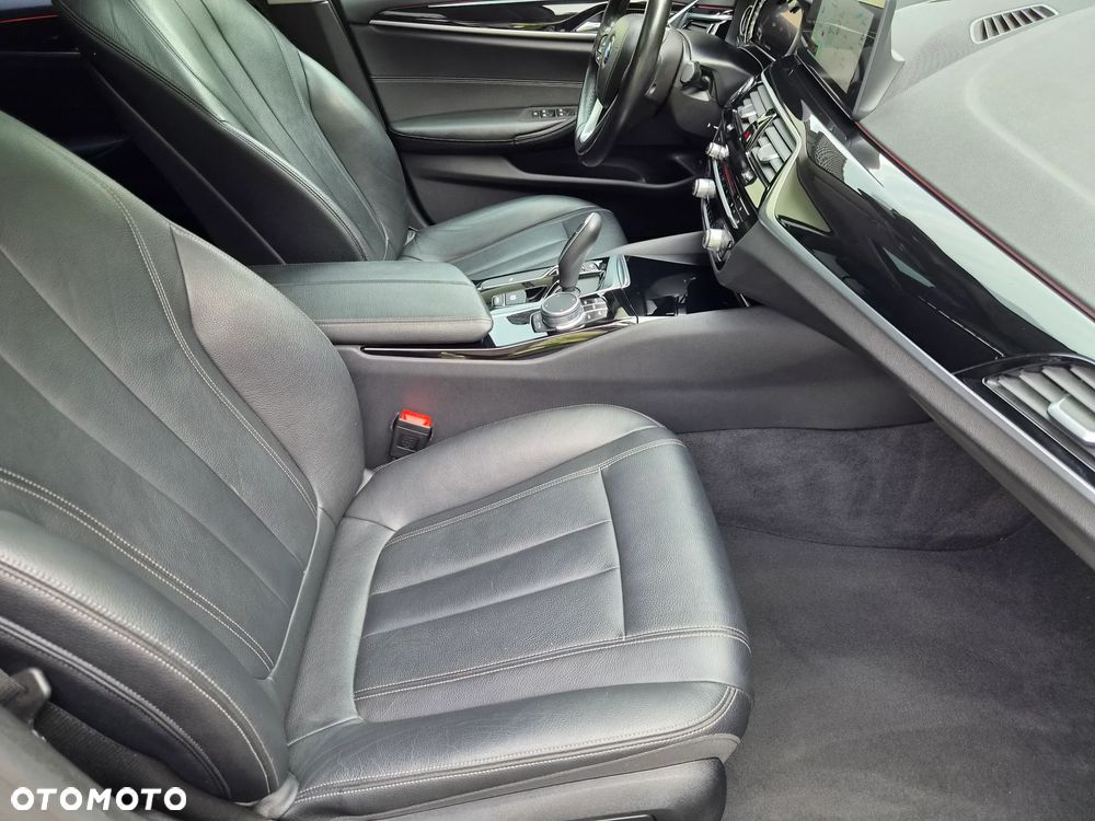 BMW Seria 5 530i Luxury Line - 13