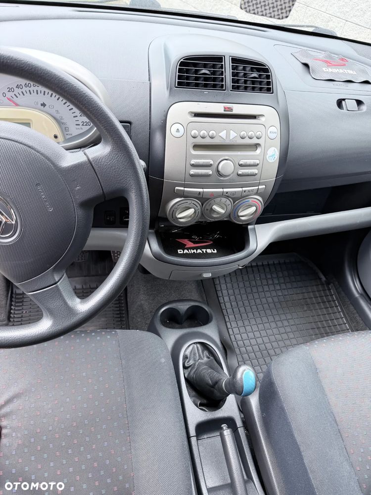 Daihatsu Sirion 1.0 - 5