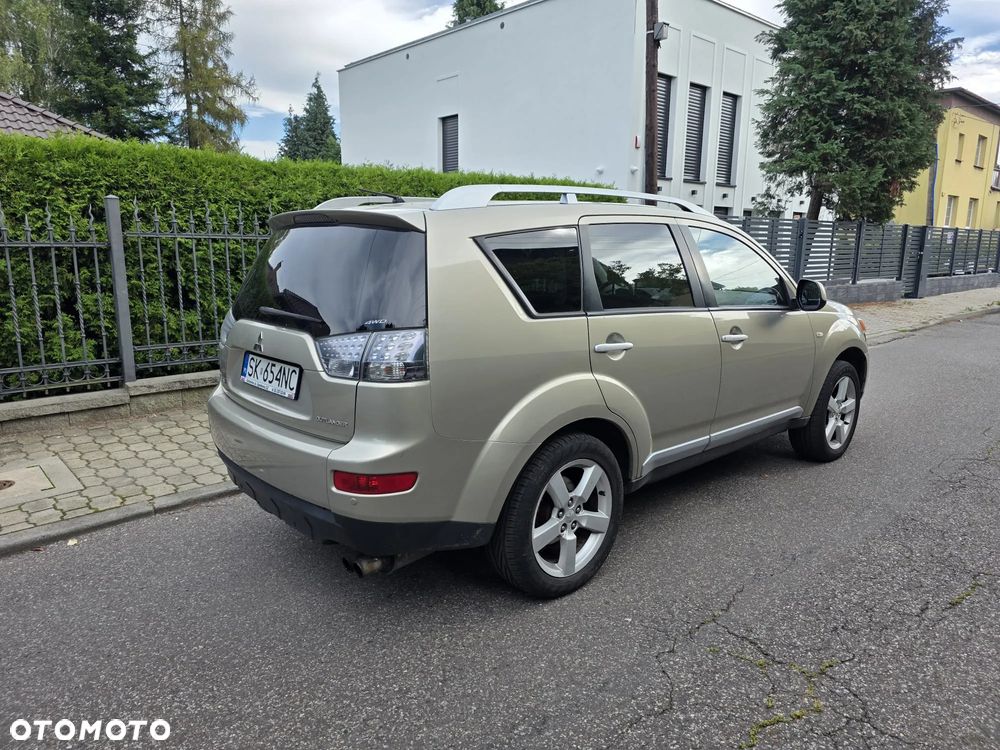 Mitsubishi Outlander 2.2 DID Intense + - 5
