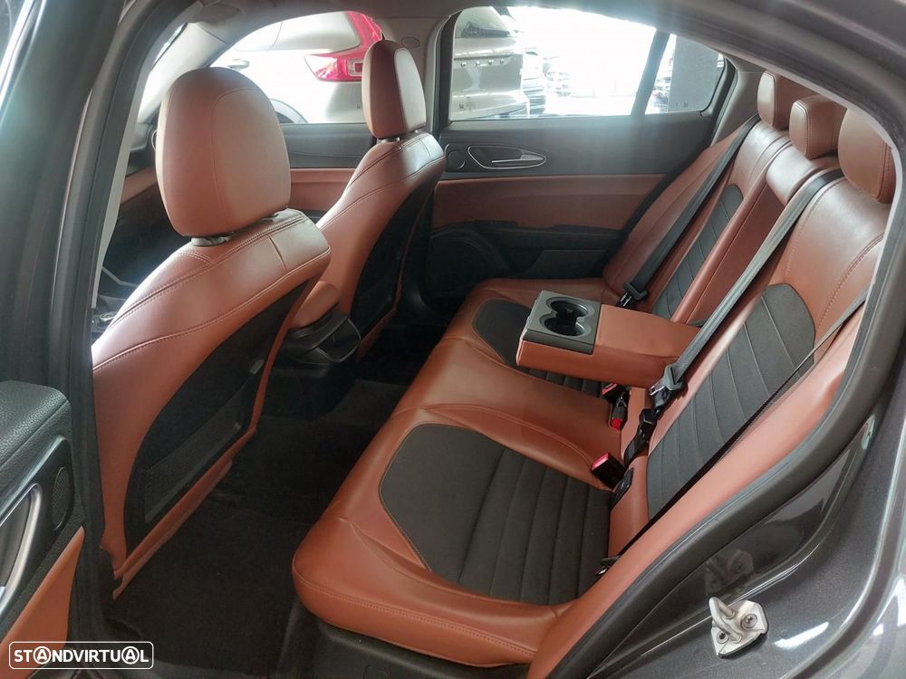 Alfa Romeo Giulia 2.2 D - 15