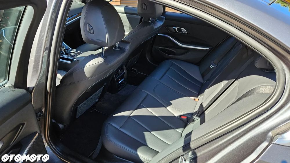 BMW Seria 3 330i xDrive M Sport sport - 26