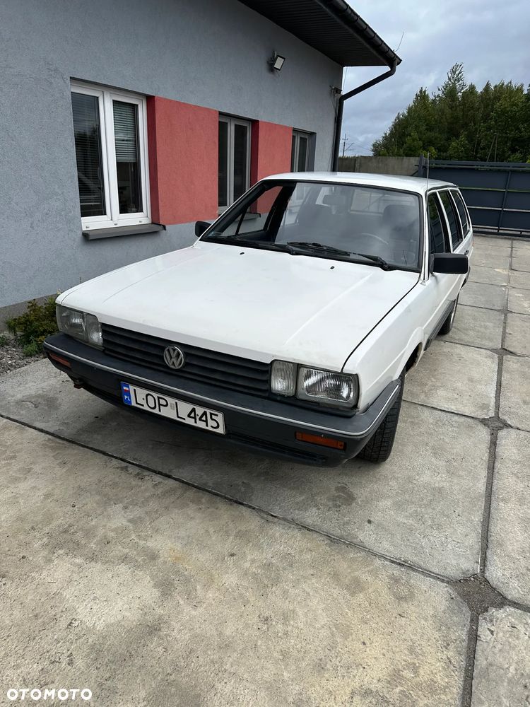 Volkswagen Passat - 1