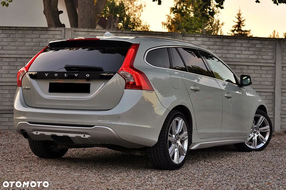 Volvo V60 D4 Geartronic Summum - 11