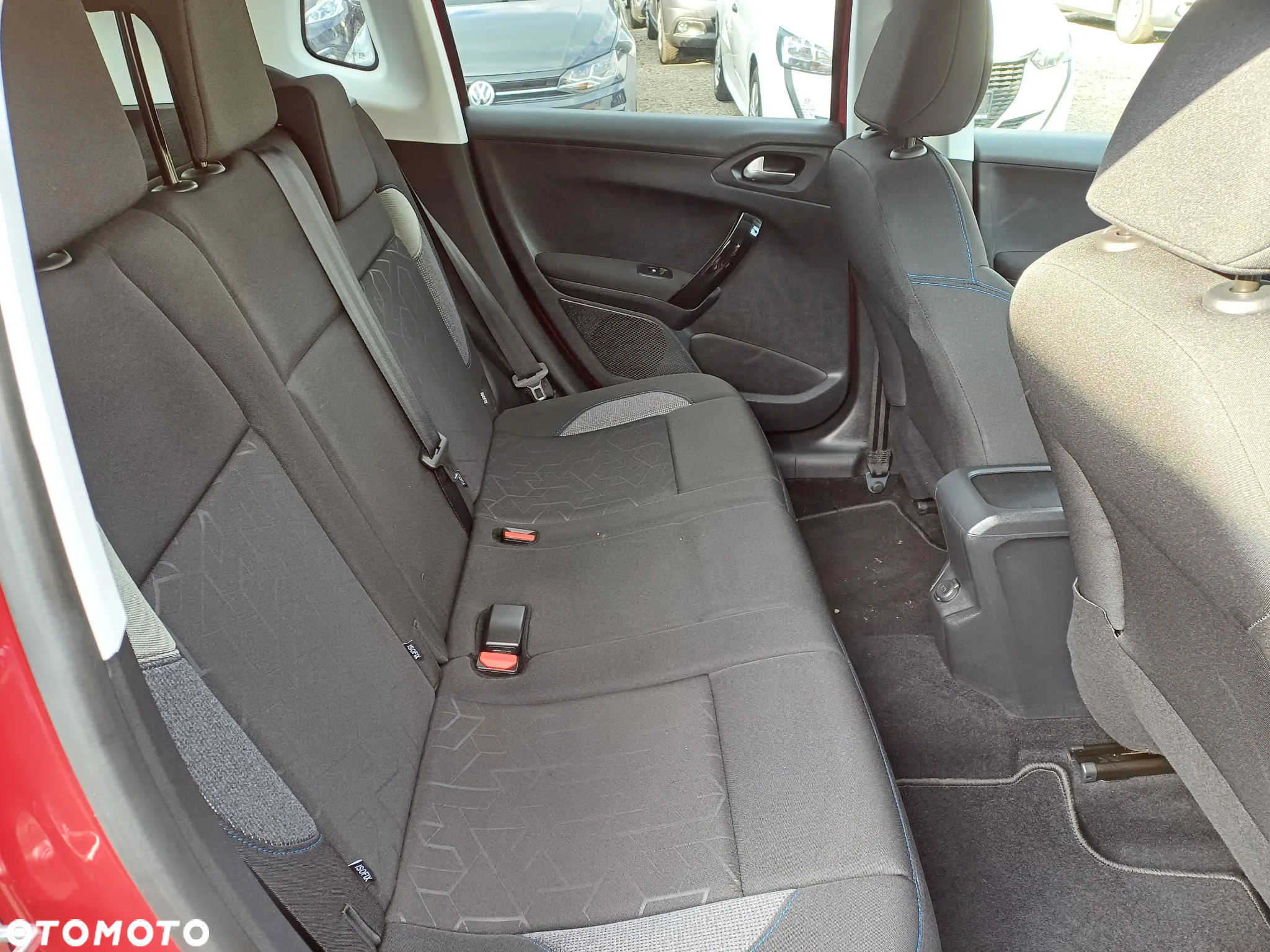 Peugeot 2008 1.2 Pure Tech GPF Signature S&S EAT6 - 11